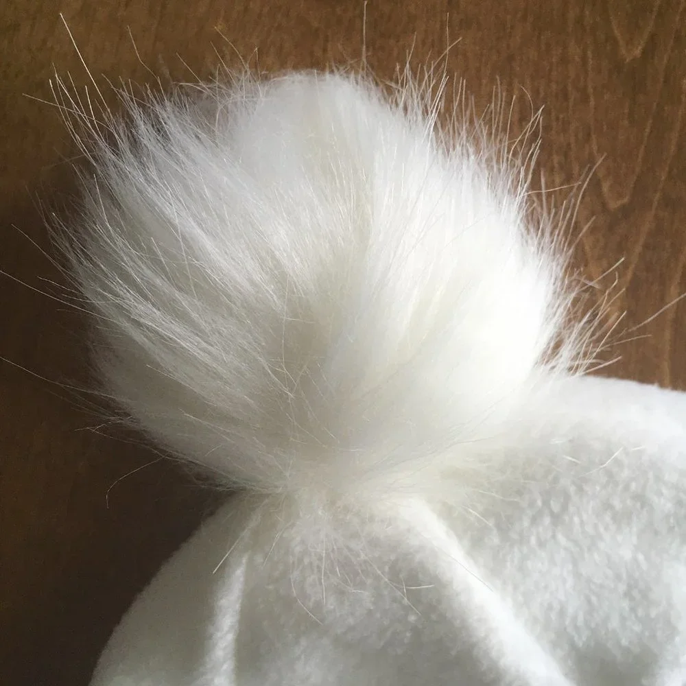 Old Navy white pompom hat S/M NWT